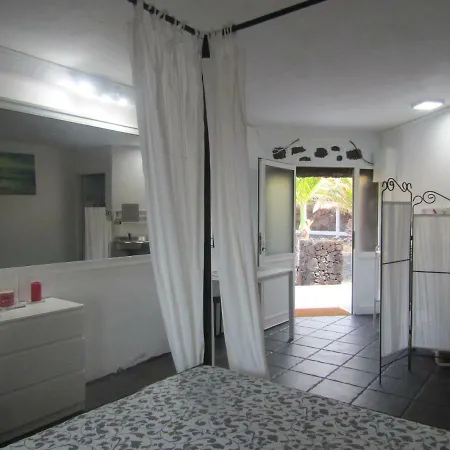 Beautiful Self Contained Studio By The Sea Apartment