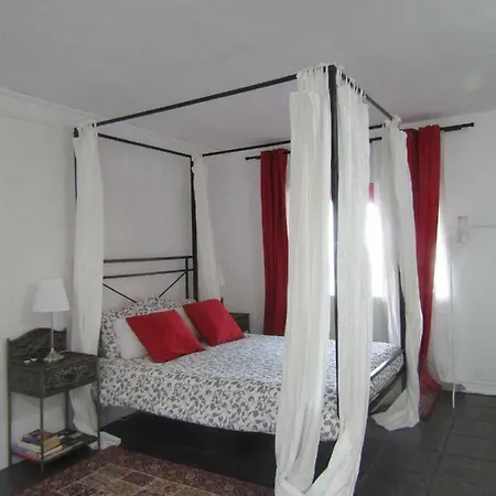 Beautiful Self Contained Studio By The Sea Apartment *