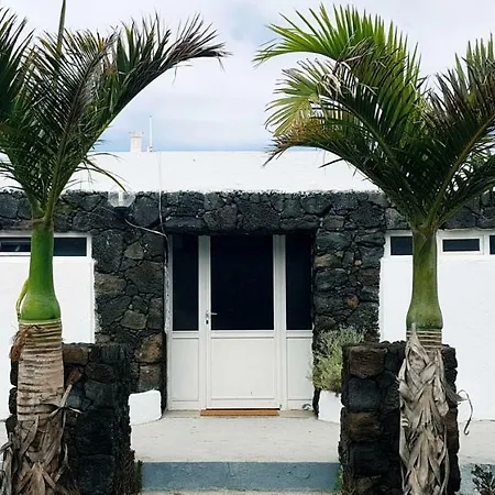 Beautiful Self Contained Studio By The Sea Apartment *