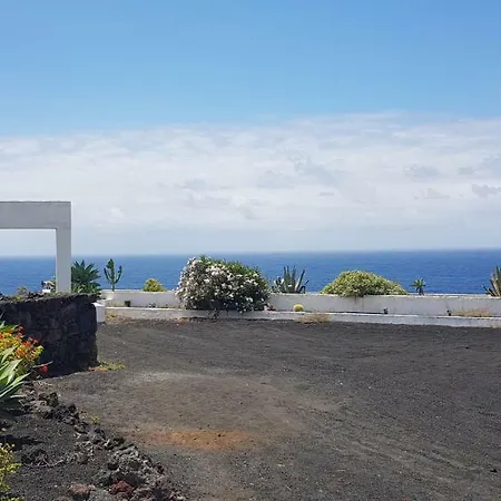 Beautiful Self Contained Studio By The Sea Apartment Frontera